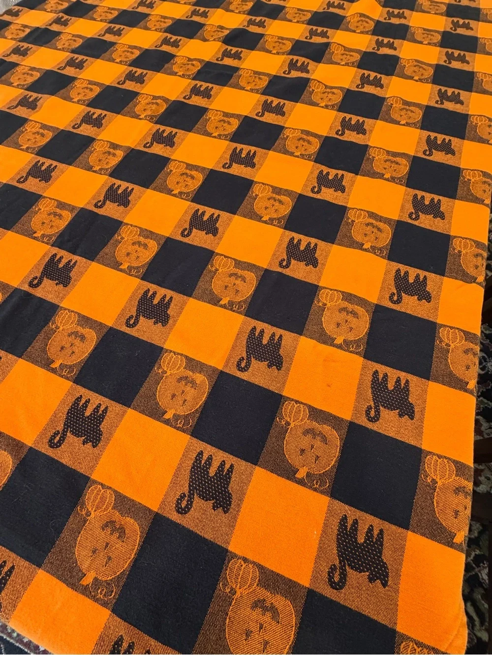 Sonoma vintage style all cotton 70”x54” Halloween tablecloth oval black cats